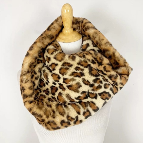 Ann Taylor Accessories - ANN TAYLOR Faux Fur Infinity Neck Scarf